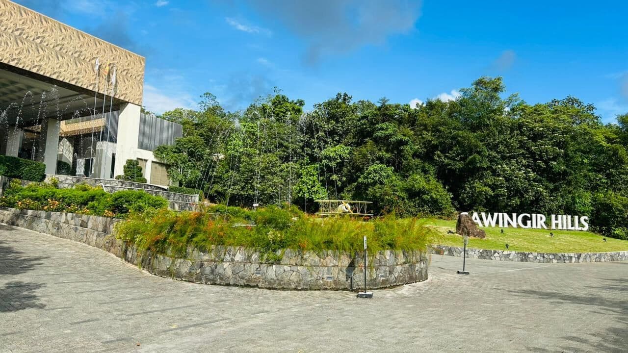 The Sawingir Hills sign by the drive, under a blue sky