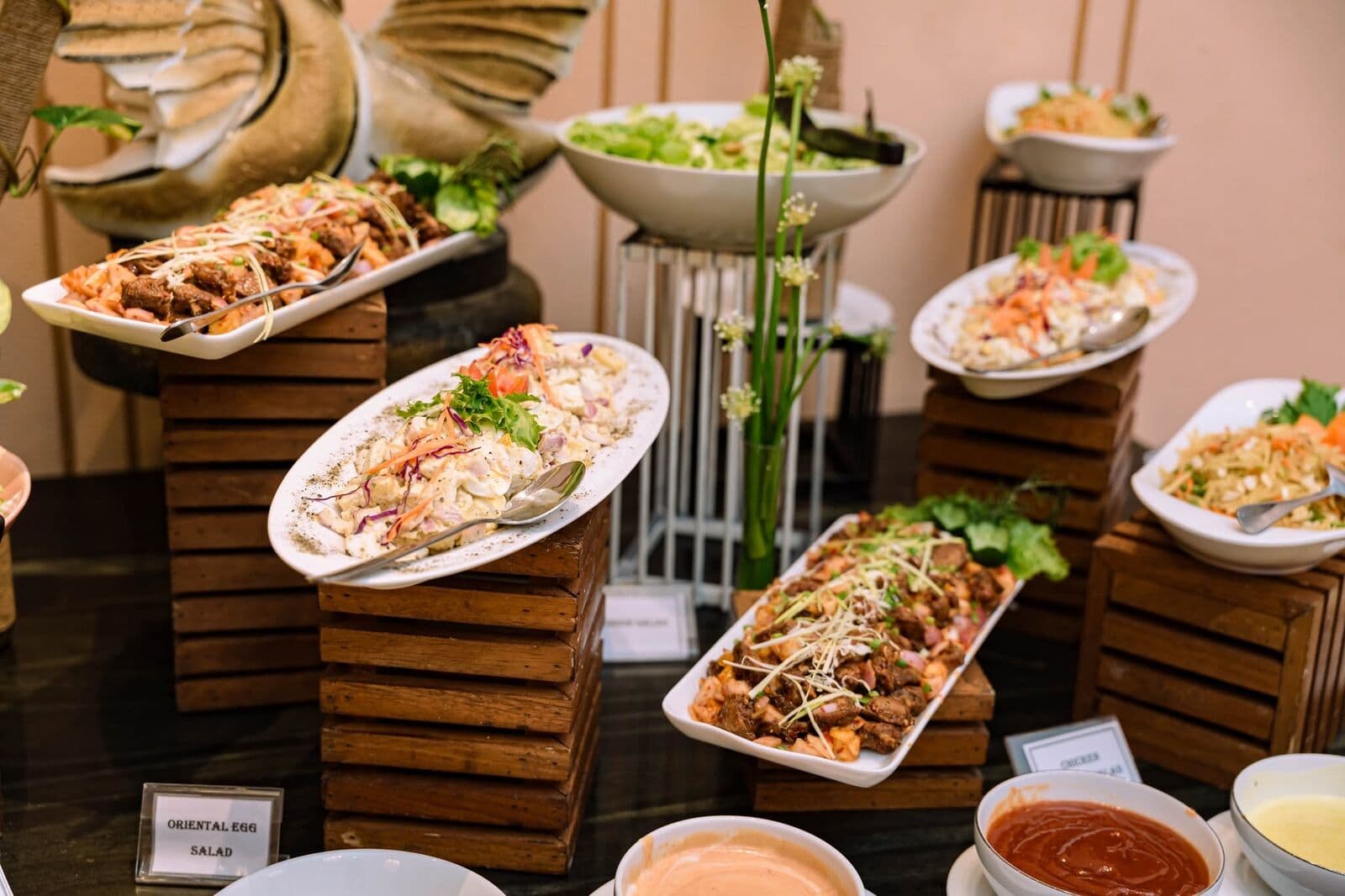 Salads and grilled dishes served on wooden crates at the buffet