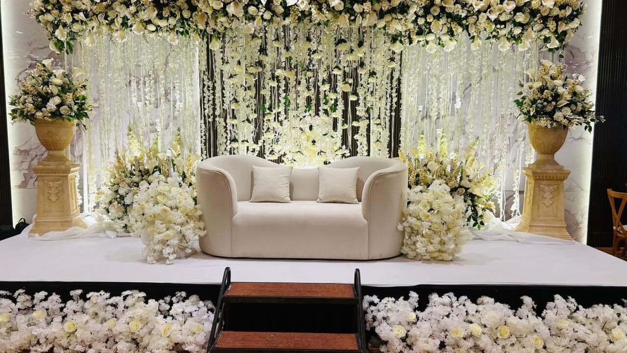 The Wisteria stage: a cream sofa under hanging white flowers